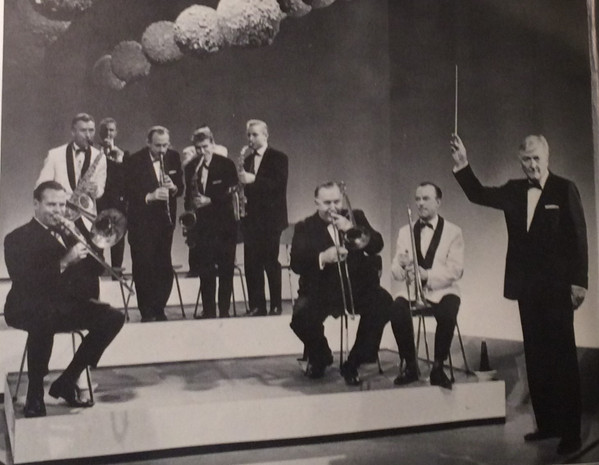 Teddy Stauffer mit seinen Original-Teddies